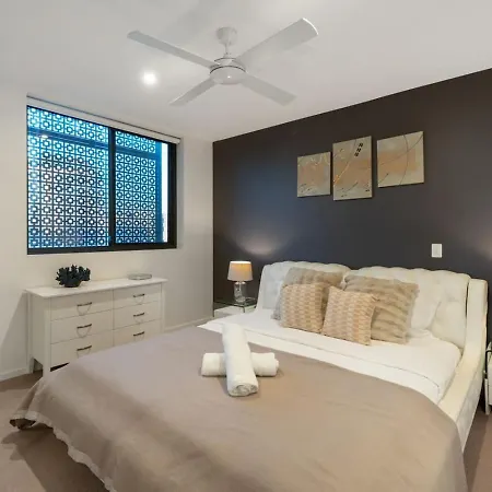 Apartment Rooftop Pool And View Stylish 2bed With Ducted Ac