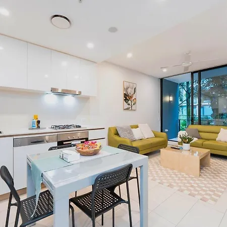 Pool View Urban Oasis 2bed Apartment *