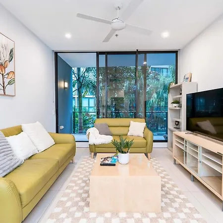 Pool View Urban Oasis 2bed Apartment *