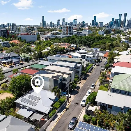Charming 4-bed Queenslander Spacious Holiday home