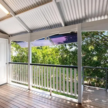 Charming 4-bed Queenslander Spacious Holiday home Brisbane