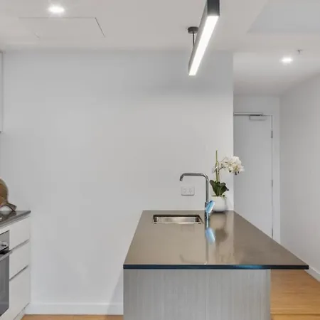 2br, 1ba With Balcony,pool,gym,sauna & Parking M24 Apartment