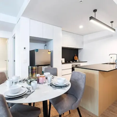 Apartment 2br, 1ba With Balcony,pool,gym,sauna & Parking M24