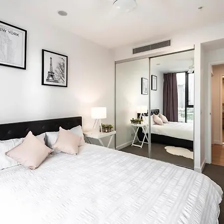 2br, 1ba With Balcony,pool,gym,sauna & Parking M24 Brisbane