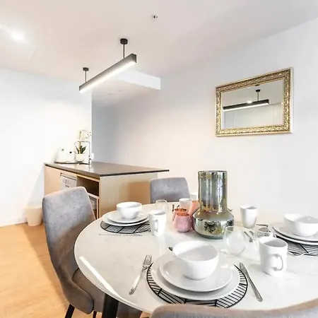 2br, 1ba With Balcony,pool,gym,sauna & Parking M24