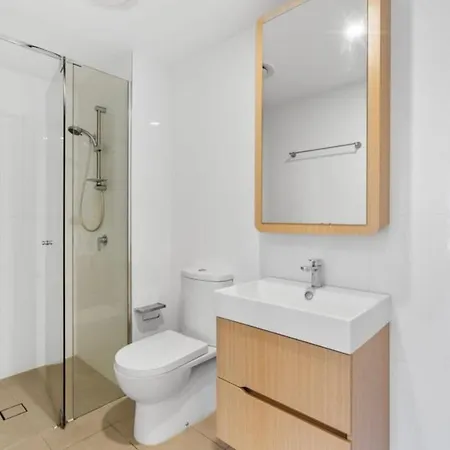 Apartment 2br, 1ba With Balcony,pool,gym,sauna & Parking M24