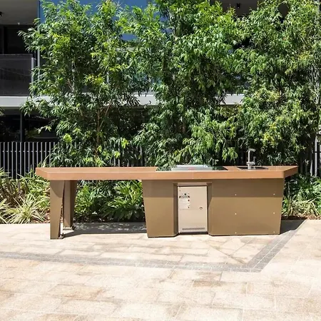 Apartment 2br, 1ba With Balcony,pool,gym,sauna & Parking M24 Brisbane
