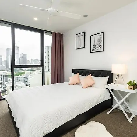 Apartment 2br, 1ba With Balcony,pool,gym,sauna & Parking M24 Brisbane