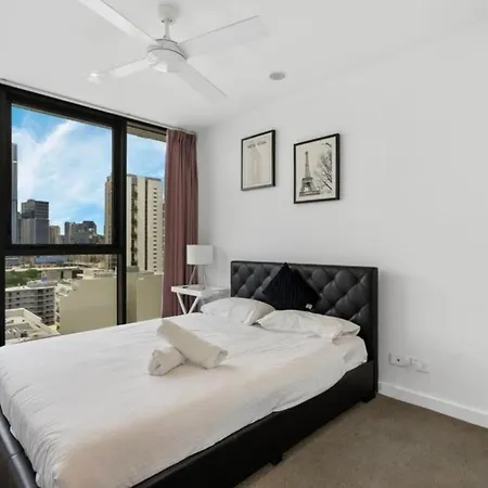 2br, 1ba With Balcony,pool,gym,sauna & Parking M24 Brisbane