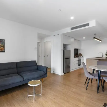 2br, 1ba With Balcony,pool,gym,sauna & Parking M24 * Brisbane