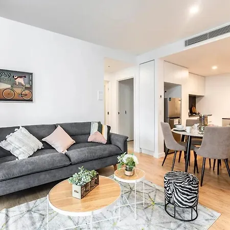 Apartment 2br, 1ba With Balcony,pool,gym,sauna & Parking M24