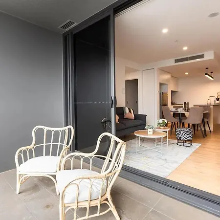 Apartment 2br, 1ba With Balcony,pool,gym,sauna & Parking M24 *