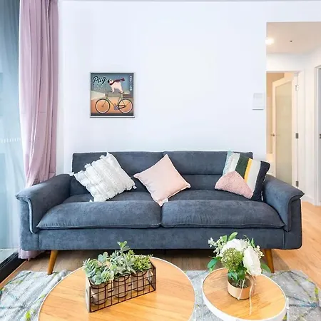 2br, 1ba With Balcony,pool,gym,sauna & Parking M24 Apartment Brisbane