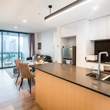 2br, 1ba With Balcony,pool,gym,sauna & Parking M24 * Brisbane
