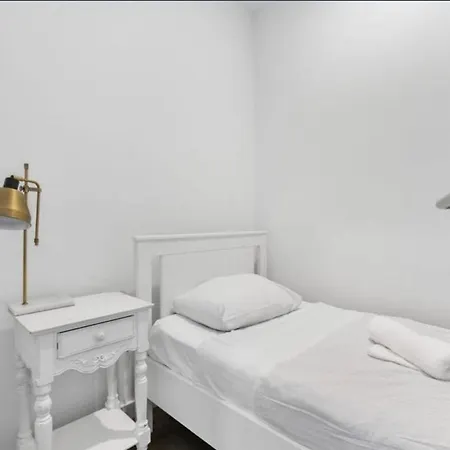 2br, 1ba With Balcony,pool,gym,sauna & Parking M24 Apartment