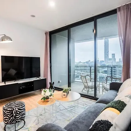 2br, 1ba With Balcony,pool,gym,sauna & Parking M24 Brisbane