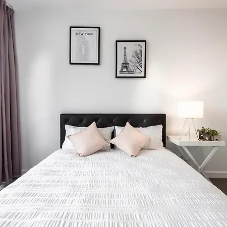 Apartment 2br, 1ba With Balcony,pool,gym,sauna & Parking M24