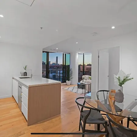 Breathtaking Sunset View Apartment, Location In The * Brisbane