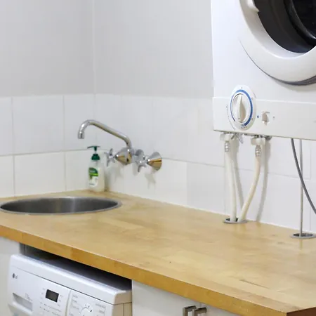 Leafy Retreat Townhouse Near Airport & Apartment Brisbane