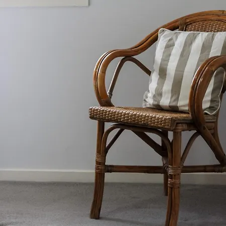 Leafy Retreat Townhouse Near Airport &