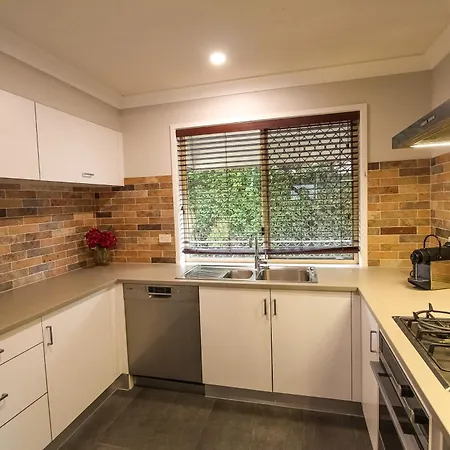 Leafy Retreat Townhouse Near Airport & Apartment Brisbane