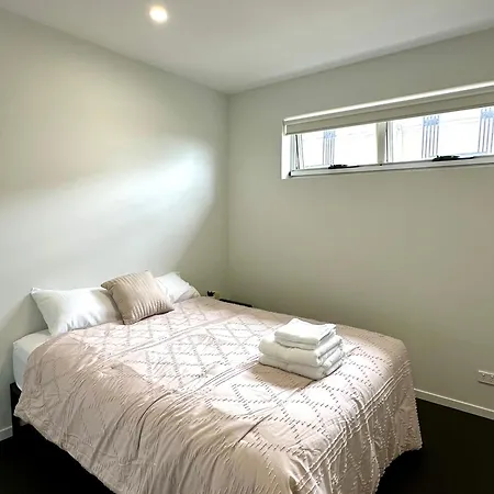 2 Bedroom Aparment With Views And Parking In Garden Apartment Brisbane