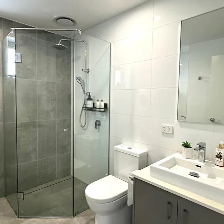 2 Bedroom Aparment With Views And Parking In Garden Apartment