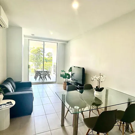 2 Bedroom Aparment With Views And Parking In Garden Apartment