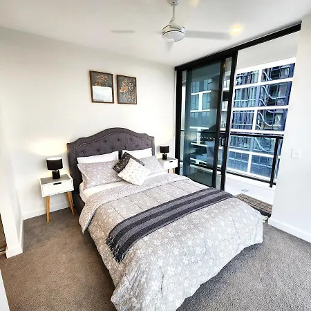 Apartment River & View Near Airport With Infinity Pool, Spa, Sauna, Steam