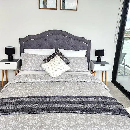 Apartment River & View Near Airport With Infinity Pool, Spa, Sauna, Steam Brisbane