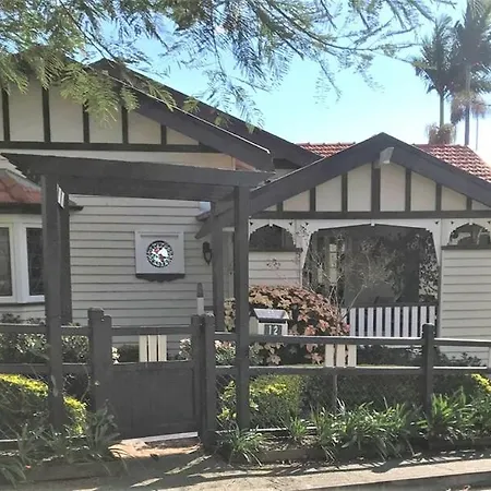 Stunning Private Unit With Pool Hosted By Homestayz Holiday home Brisbane