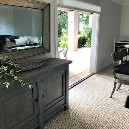 Stunning Private Unit With Pool Hosted By Homestayz Brisbane