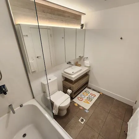 Luxury 2 Bedroom Near South Bank With Free Car Park, Pool, Views And Sofa Bed * Brisbane