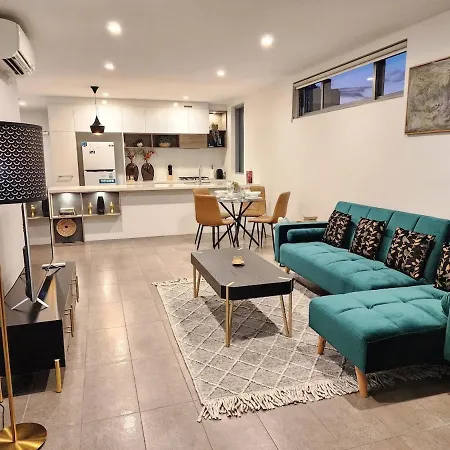 Luxury 2 Bedroom Near South Bank With Free Car Park, Pool, Views And Sofa Bed Apartment