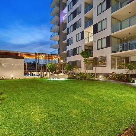 Luxury 2 Bedroom Near South Bank With Free Car Park, Pool, Views And Sofa Bed *
