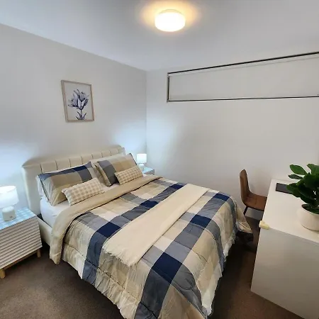 Luxury 2 Bedroom Near South Bank With Free Car Park, Pool, Views And Sofa Bed *
