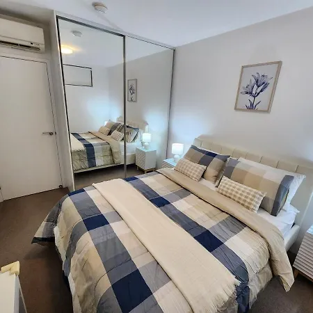 Luxury 2 Bedroom Near South Bank With Free Car Park, Pool, Views And Sofa Bed Brisbane