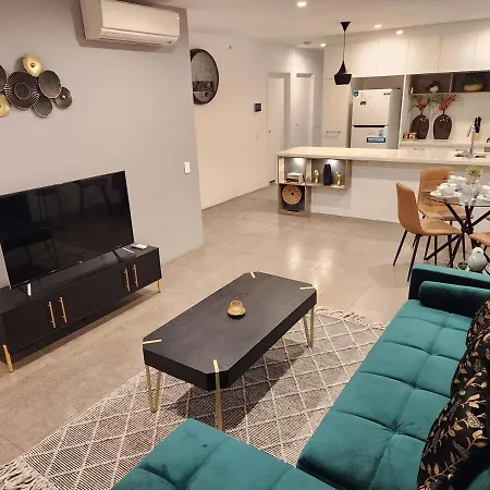 Luxury 2 Bedroom Near South Bank With Free Car Park, Pool, Views And Sofa Bed Apartment *