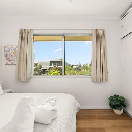 Bright In Trendy New Farm Apartment