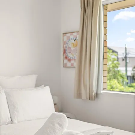 Bright In Trendy New Farm Apartment