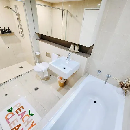 Spacious River View Escape With Free Secure Park - 2br, 2ba And Sofa Bed Apartment *