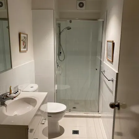 Number 1 In Norman Park Spacious 2 Bed Apartment *