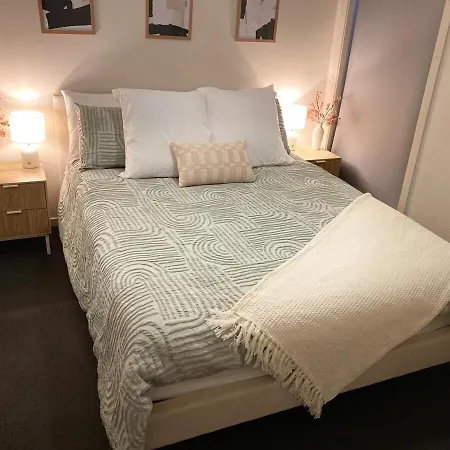 Apartment Number 1 In Norman Park Spacious 2 Bed