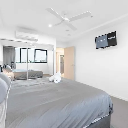 Boutique Hamilton Portside Apartment *