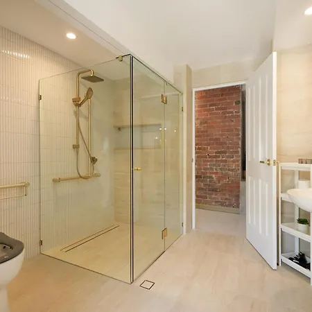 20a Ashgrove - Movie *