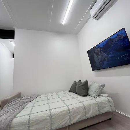 West Hub. Private Infrared Sauna Near & Much More! New Purpose Built Loft Style! * Brisbane