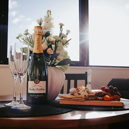 Riverview One-bedroom Cbd Apartment *