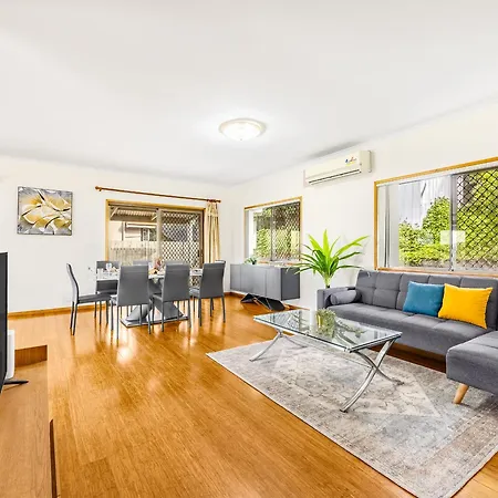 Spacious Land Area 5bedroom At Sunnybank New Ac
