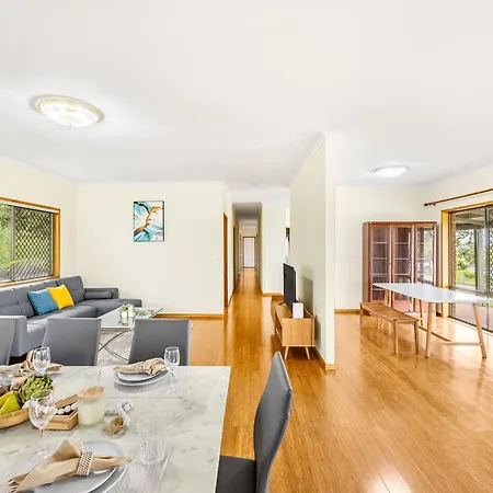 Spacious Land Area 5bedroom At Sunnybank New Ac Holiday home *