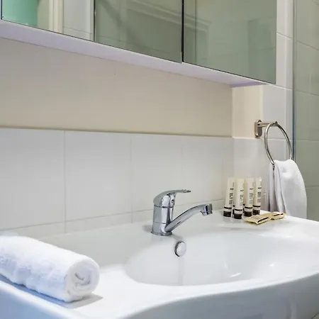 Apartment Modern Floor 2br With Private Deck Brisbane